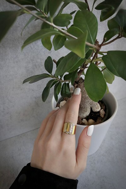 SUNSHINE 925 Ayar Gold Kaplamalı Beyaz Taşlı Harfi Pırlanta Işçilik Gümüş Yüzük