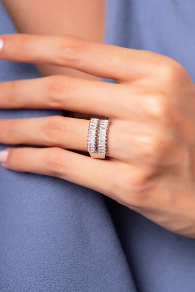 SUNSHINE 925 Ayar Rodyum Kaplamalı Beyaz Taşlı Dikdörtgen Beyaz Baget Taşlı T...