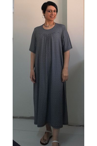 Mertcan Butik Φόρεμα από χτενισμένο βισκόζη με μαύρο σχέδιο μπροστά και πίσω από το ρομπότ