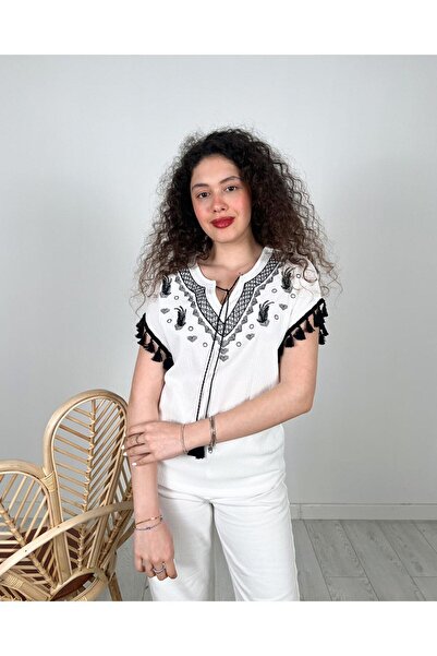 Likanya Λευκό κεντημένο μπλουζάκι - Φούντες μανίκια, δεμένος γιακάς, περιτυλιγμένο ύφασμα