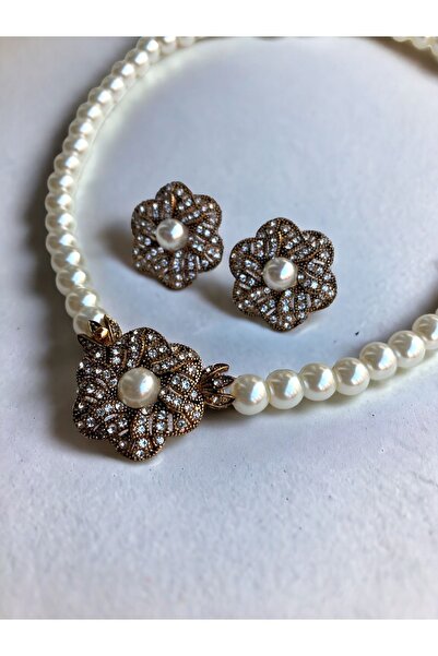 FAYRA ACCESSORIES Kristal Taşlı Çiçek Figür İnci Kolye ve Küpe Seti