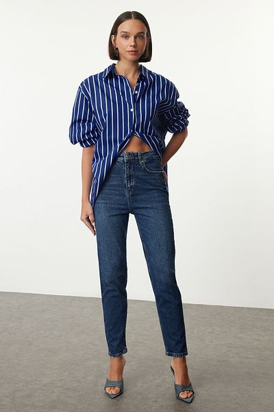 Trendyol Collection Blaue Mom-Jeans mit hoher Taille - Comfort TWOAW25je00172