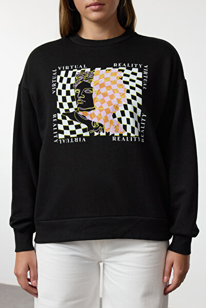 Kolekcia Trendyol Tenká čierna pletená mikina s potlačou – bežný strih TWOAW22sw0180