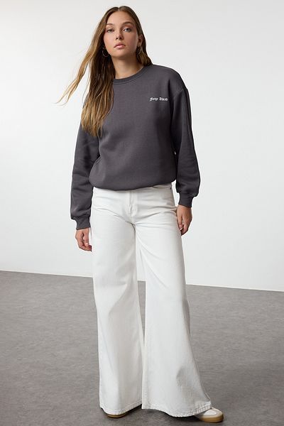 Trendyol Collection Antracitová pletená mikina – silný fleece, přední a zadní potisk, Regular Fit Twoaw25sw00273
