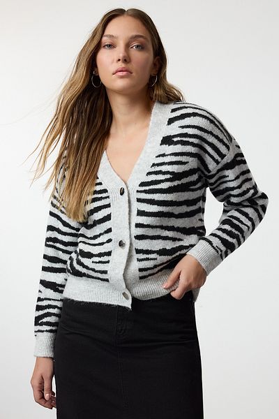 Trendyol Collection Grauer Strick-Cardigan mit Zebramuster – weich strukturiert TWOAW25HI00219