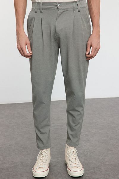 Trendyol Collection Bequeme, dehnbare Khaki-Strickhose – Karottenschnitt TMNAW25PL00016