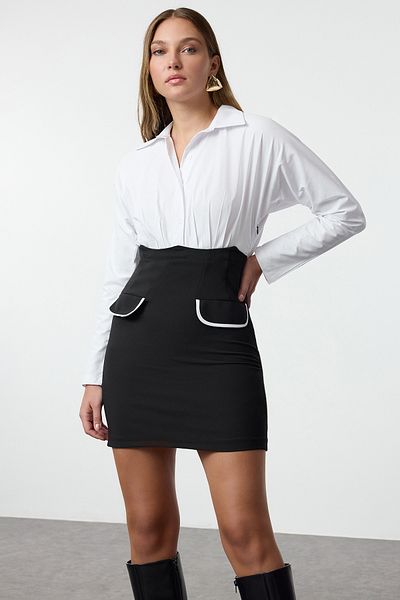 Trendyol Collection Εφαρμοσμένο μαύρο μίνι φόρεμα - Λεπτομέρεια μανίκι με τσέπη και μπαλόνι, υφαντό, Twoaw25el00425