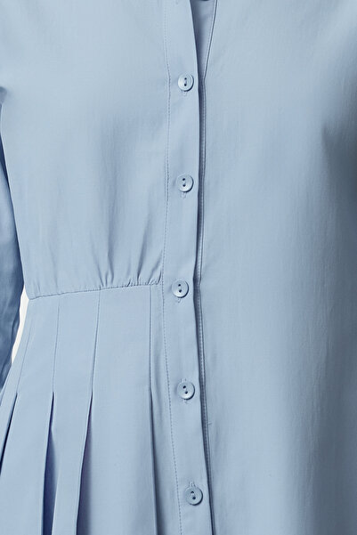 Trendyol Collection Rovné mini modré košilové šaty - detail plisování, tkané, Twoaw25el00472
