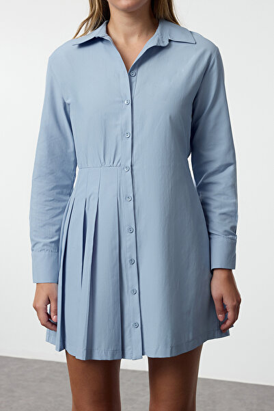 Trendyol Collection Rovné mini modré košilové šaty - detail plisování, tkané, Twoaw25el00472