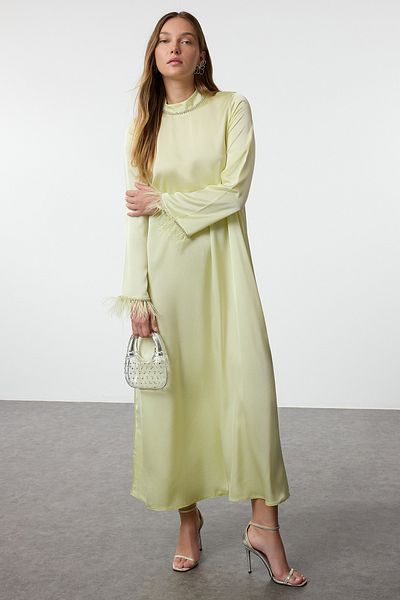 Trendyol Modest Hellkhakifarbenes, detailliertes, gewebtes Abendkleid aus Satin von Otriş, Jalabiya-Kleid TCTAW25DB00004