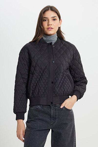 WRANGLER Loose Fit Relaxed Cut Quilted Detailed Women's Black Bomber Jacket