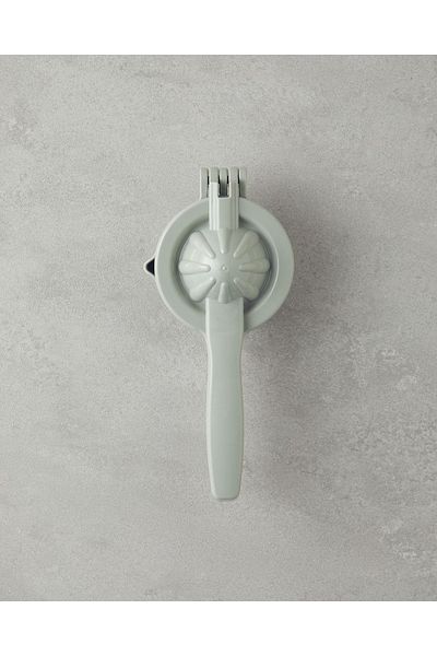 English Home Green Colessa 21 cm Plastic Lemon Squeezer