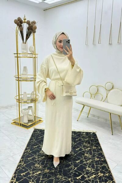 MY QILAM Tesettür Elbise Omuzu İncili Uzun Triko Elbise Yarasa Kol Ekru Standart Beden (36/44 Arasi)