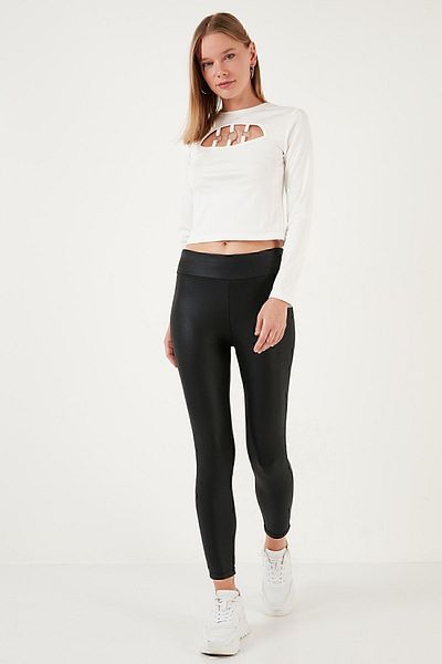 Lela Slim Fit Crew Neck Crop Μπλούζα με Μπροστινό Παράθυρο BLUZ 5865399