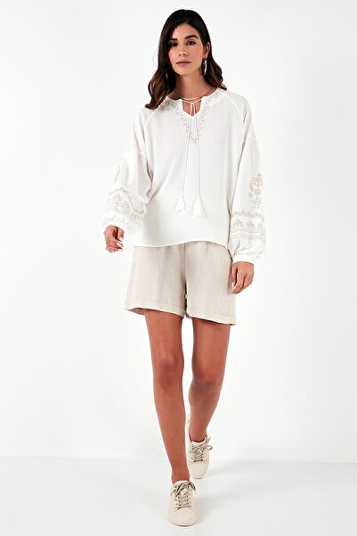 Lela Блузка з застібкою на комірі, вишитим рукавом і V-подібним вирізом, прямий крій Блузка 611bz0368