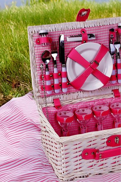 Perotti Picno Italy Portable Picnic Basket for 4 People Wicker, Pink Lining, with Accessory Basket