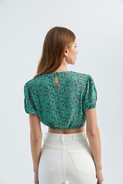 Hiccup Crop Top με λαιμόκοψη και δέσιμο με λουλουδάτο σχέδιο