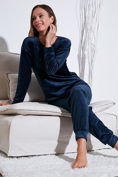 Lela Soft Velvet Crew Neck Pajama Set - Standard Fit Pajama Set 6094201