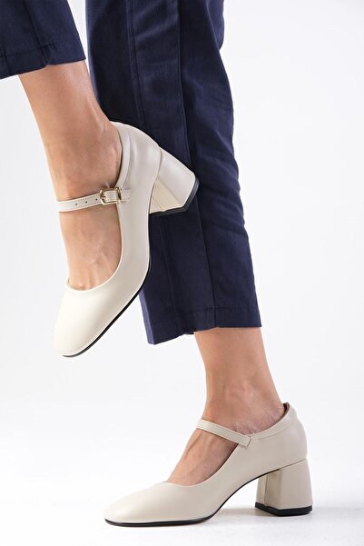 Mio Gusto Dámské boty Mallory s kulatou špičkou na podpatku barvy tělové