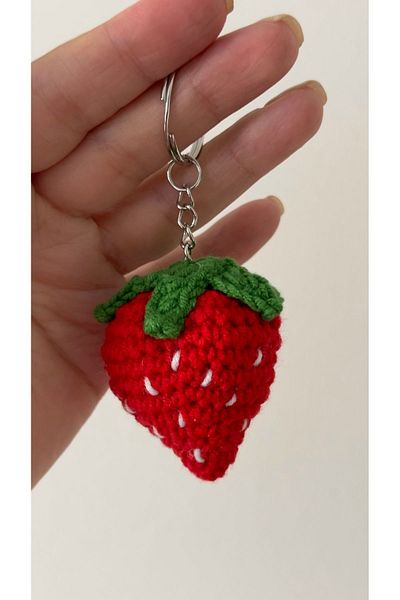 Âlâ Atelier Y2K Knitted Strawberry Patterned Keychain Bag