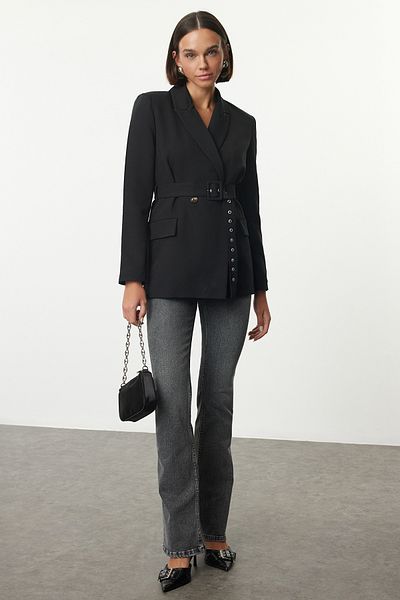Trendyol Collection Normale gewebte Blazerjacke mit schwarzem Gürtel TWOAW25BC00015