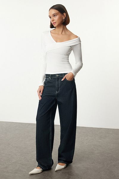 Trendyol Collection Ecrufarbene kurze Bluse aus Baumwolle mit Volant-Detail, tailliert Twoaw24Bz00161