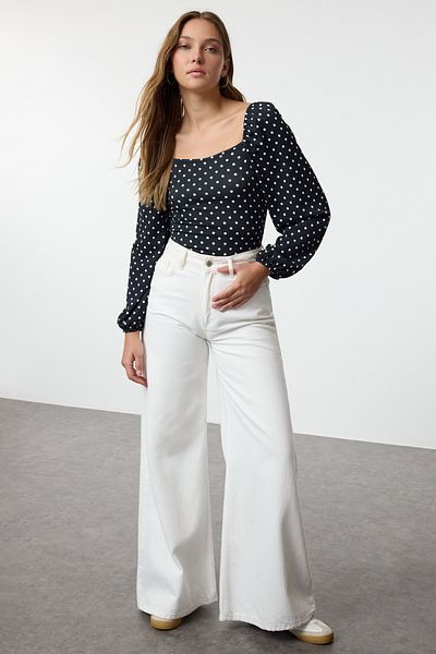 Trendyol Collection Strukturierte Bluse mit Punkten und quadratischem Kragen in Marineblau - Twoaw22Bz0254