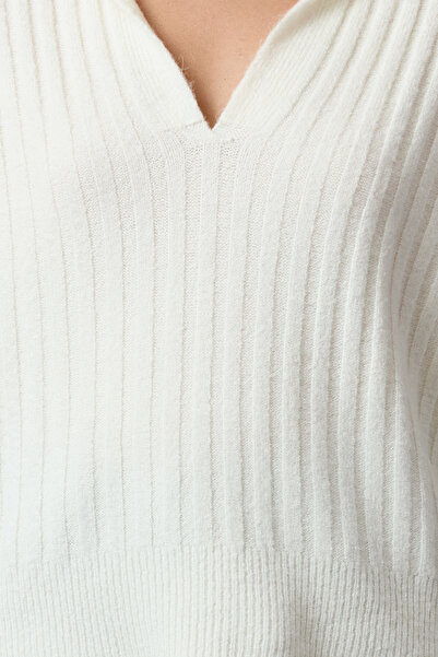 Trendyol Collection Ecru Weich strukturiert Polo Kragen Trikot Pullover TWOAW24KZ00678