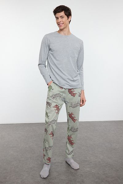 Trendyol Collection Graues, doppelt gemustertes Tiger-Strick-Pyjama-Set – normale Passform TMNAW25PT00051