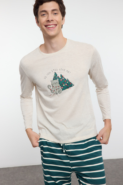 Trendyol Collection Σετ χριστουγεννιάτικων πιτζάμες μπεζ ριγέ κανονική εφαρμογή για άνδρες και γυναίκες - TMNAW25PT00045