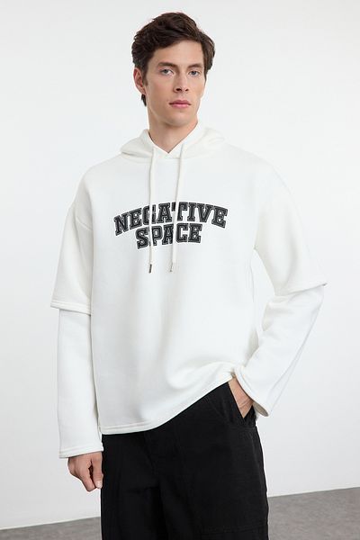 Trendyol Collection Ecru Oversize mikina s kapucí - Text s dvojitým rukávem Tmnaw25Sw00174