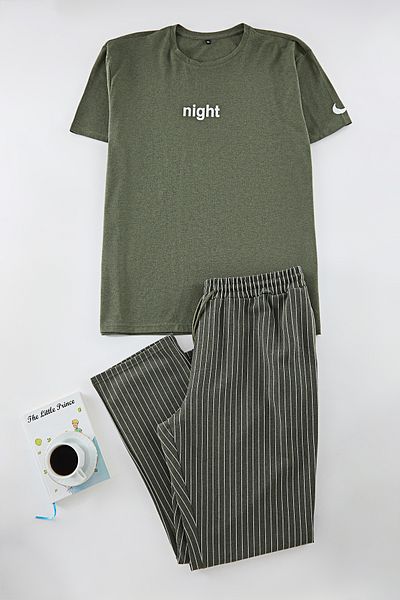 Trendyol Collection Khaki-Pyjama-Set für Herren – Normale Passform, bedruckt, Übergröße TMNAW25AI00001