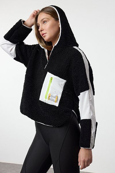 Trendyol Collection Плюшен и детайлен черен спортен суичър - Thmaw24Sw00009