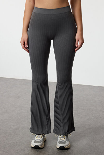 Trendyol Collection Antracitové bezešvé španělské legíny na jógu nohou - Thmaw25Ty00018