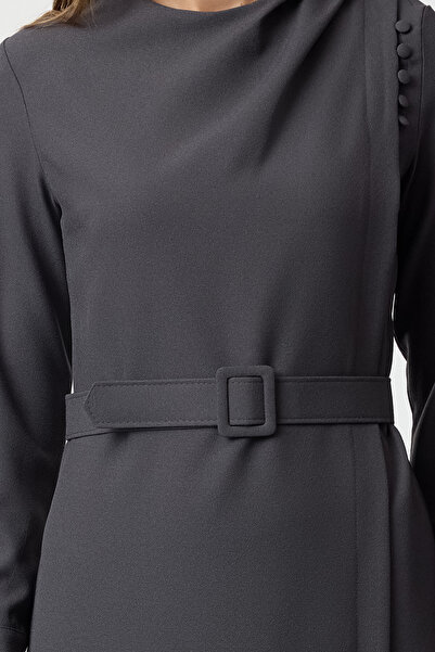 Trendyol Modest Γκρι φόρεμα κρεπ με διπλό στήθος με ντραπέ υφαντό TCTAW25EB00122