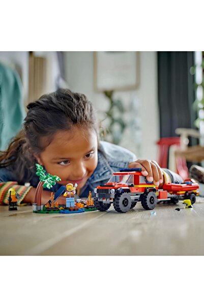 TOYFEST شاحنة City 4x4 - لعبة بناء مع قارب إنقاذ وقطع 60412