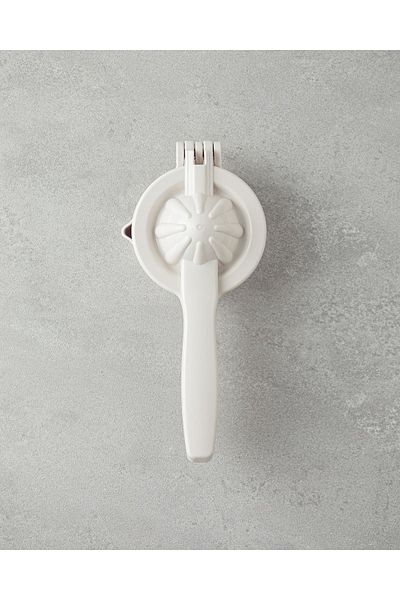 English Home 21 cm Cream Colessa Plastic Lemon Squeezer