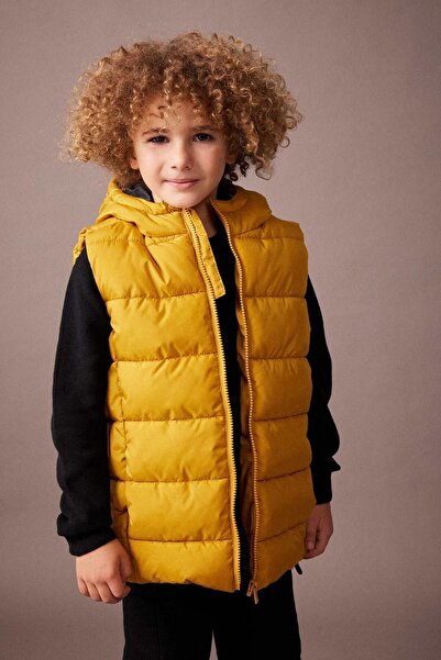 DeFacto Boys' Water Repellent Hooded Basic Plain Inflatable Vest A1765A823Au