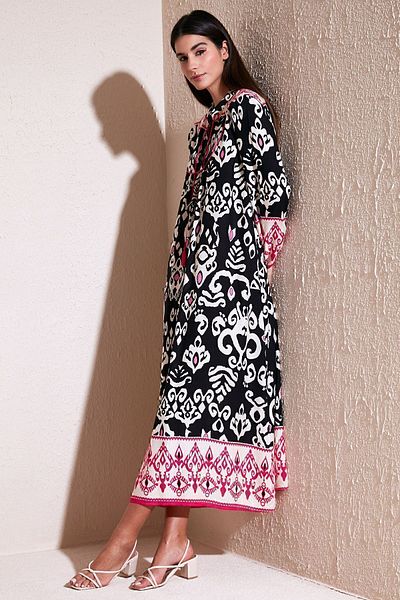 Lela Φόρεμα Maxi με λαιμόκοψη με κανονική εφαρμογή Modest 611el510