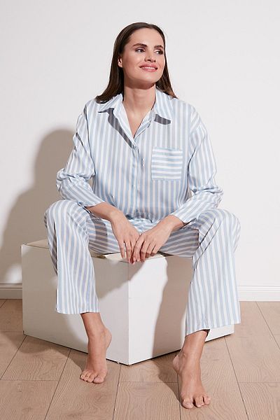Lela Set de pijama cu picior lat cu tăietură confortabilă în dungi Set pijama6110014