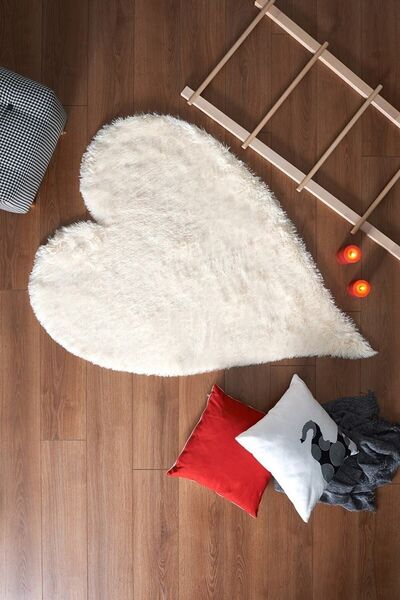 Halımax Tavşan Tüyü Kaymaz Tabanlı Beyaz Kalp Post Peluş Halı