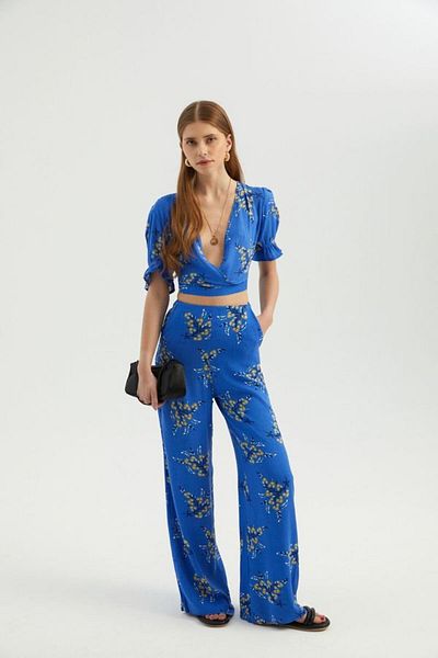Hiccup Top crop cu mânecă scurtă cu guler floral