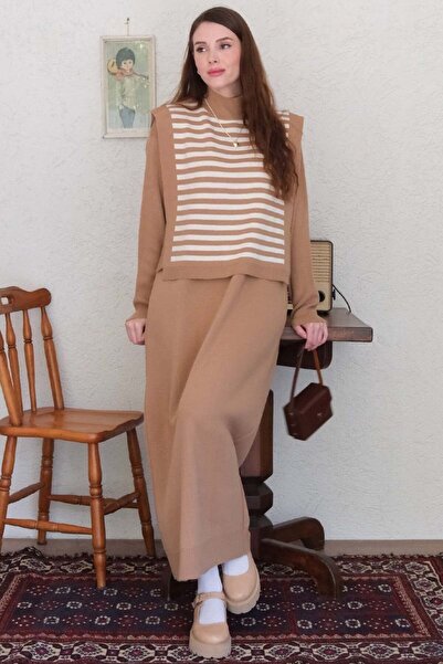 Ceylan Otantik Комплект от пуловер и рокля с бели ивици в кремаво-кафе цвят