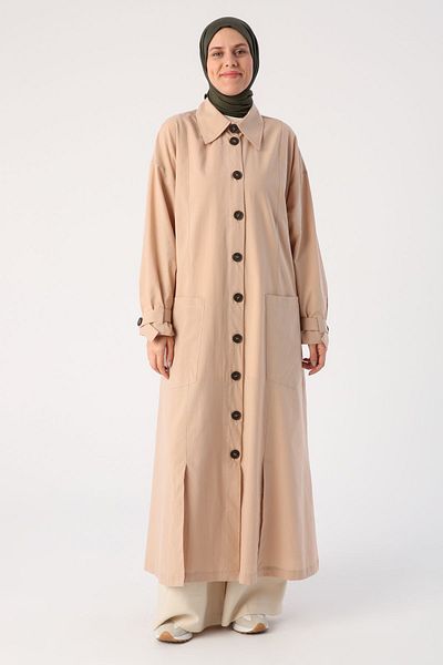 ALLDAY Beigefarbene Abaya aus 100 % Baumwolle mit doppelt geschlitztem Hemdkragen