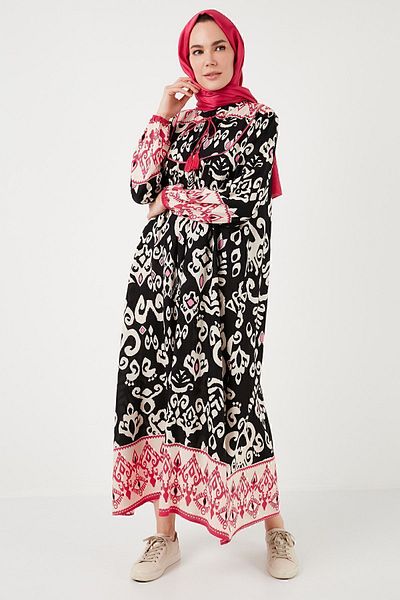 Lela Φόρεμα Maxi με λαιμόκοψη με κανονική εφαρμογή Modest 611el510