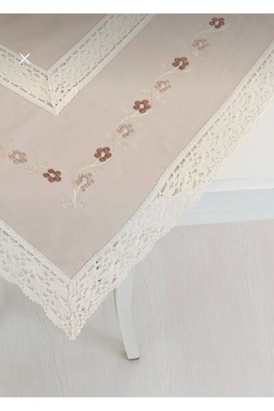 Bohemian Sütlü Kahve Buldan Kumaşı Dantelli Çiçek İşlemeli 90x90 cm Masa Örtüsü