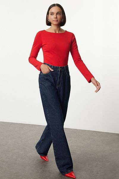 Trendyol Collection Flexible, taillierte Bluse aus roter Baumwolle mit U-Boot-Ausschnitt - Twoaw24bz00166
