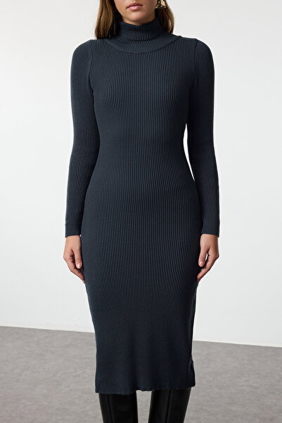 Trendyol Collection Úpletové šaty Indigo Midi Rolák - Twoaw25El00024