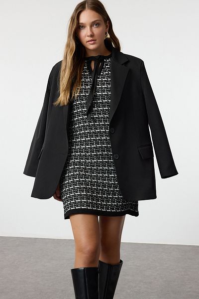 Trendyol Collection Černé tvídové úpletové minišaty TWOAW25EL00542