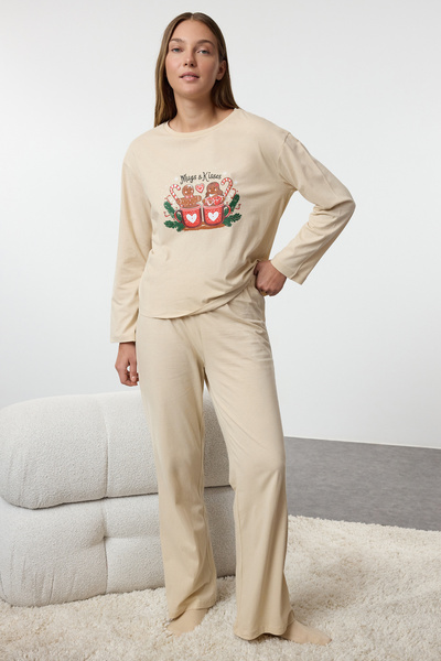 Trendyol Collection Női páros pár bézs 100% pamut téli témájú kötött pizsama szett THMAW25PT00162